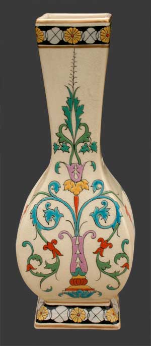 Vase baluste, décor émaux cernés inspiration renaissance