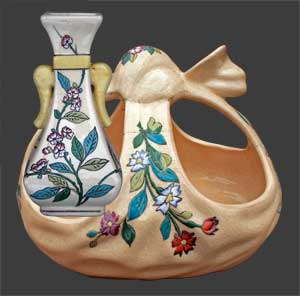 Vue du vase à côté d'un vase attribué à Tergnier.
