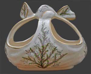 Vase en forme de panier, debaluchon, décor floral