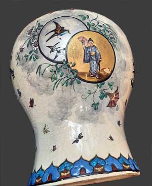 Vue d'un des deux vases.