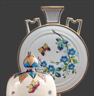 Vue du couvercle d'un des deux vases à côté d'un vase de Tergnier.