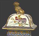 Vue du couvercle d'une des deux potiches