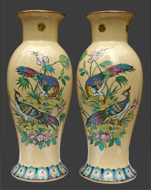 Paire de hauts vases