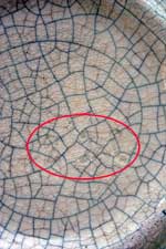 Vue d'une marque en dessous du vase