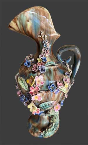 Vue d'une autre aiguière fort semblable.