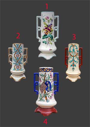 Vue de quatre vases de même forme.
