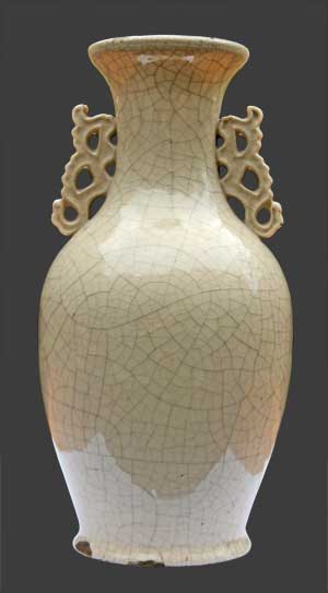 Vase sans décor, un blanc