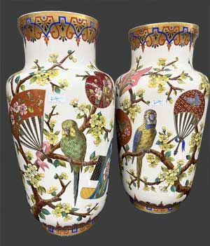 Vue de deux vases.
