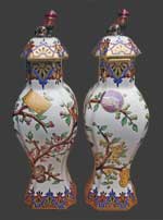 Vue de dos des deux vases