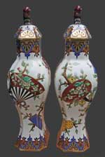 Vue de côté des deux vases