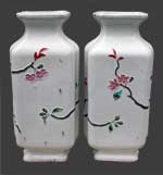 Vue de dos des deux vases