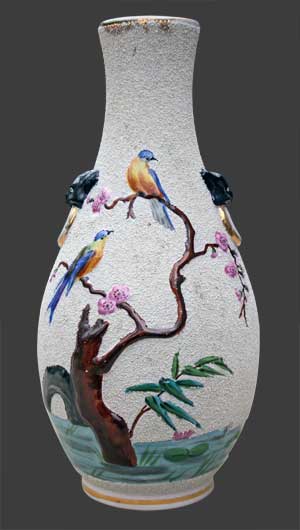 Vase, décor floral, émaux cernés