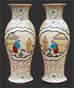 La paire de vases vue de dos