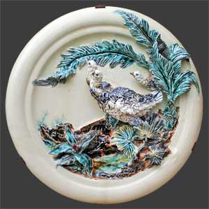Plat ornemental, décor en relief