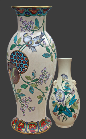 Vue du vase à côté d'un autre vase de Tergnier.