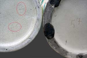 Vue du dessous des deux vases.