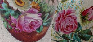Vue agrandie d'un détail des deux vases.