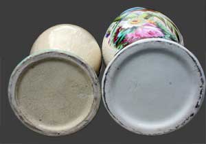 Vue du dessous des deux vases.