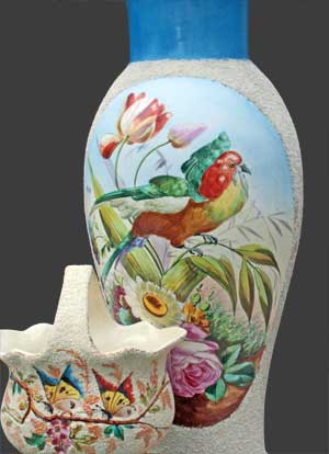 Vue du vase avec un autre vase en arrière plan.