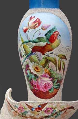 Vue du vase avec un autre vase en arrière plan.