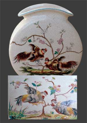 Vue du décor du plat juxtaposé à une faïence de Tergnier.