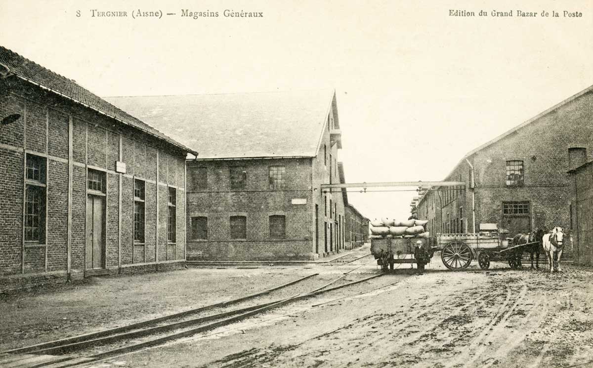 Carte postale vers 1900 des Entrepôts et Magasins Généraux de Paris à Tergnier