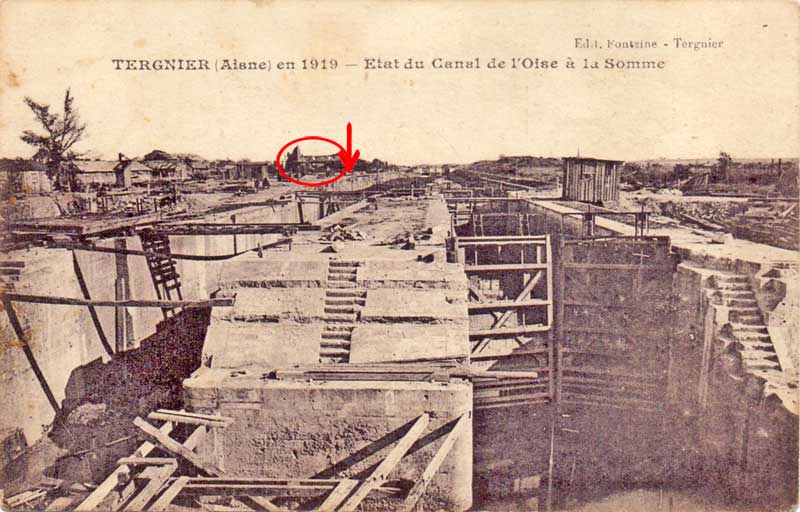 Vue du canal avec l'endroit où la faïencerie avec accès au canal