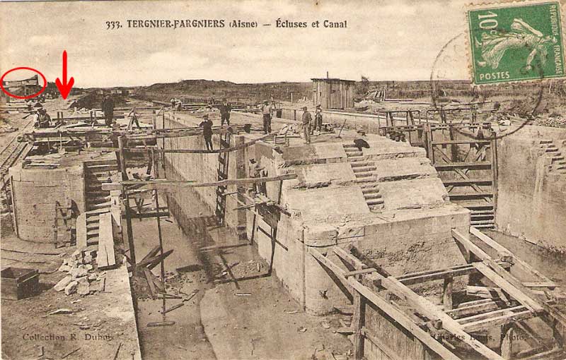 Vue du canal avec l'endroit où la faïencerie avec accès au canal