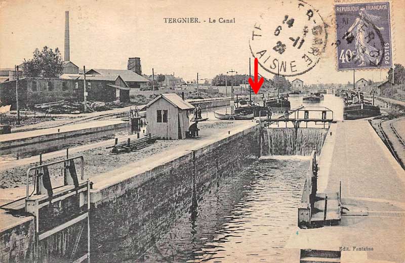 Vue du canal avec l'endroit où la faïencerie avec accès au canal